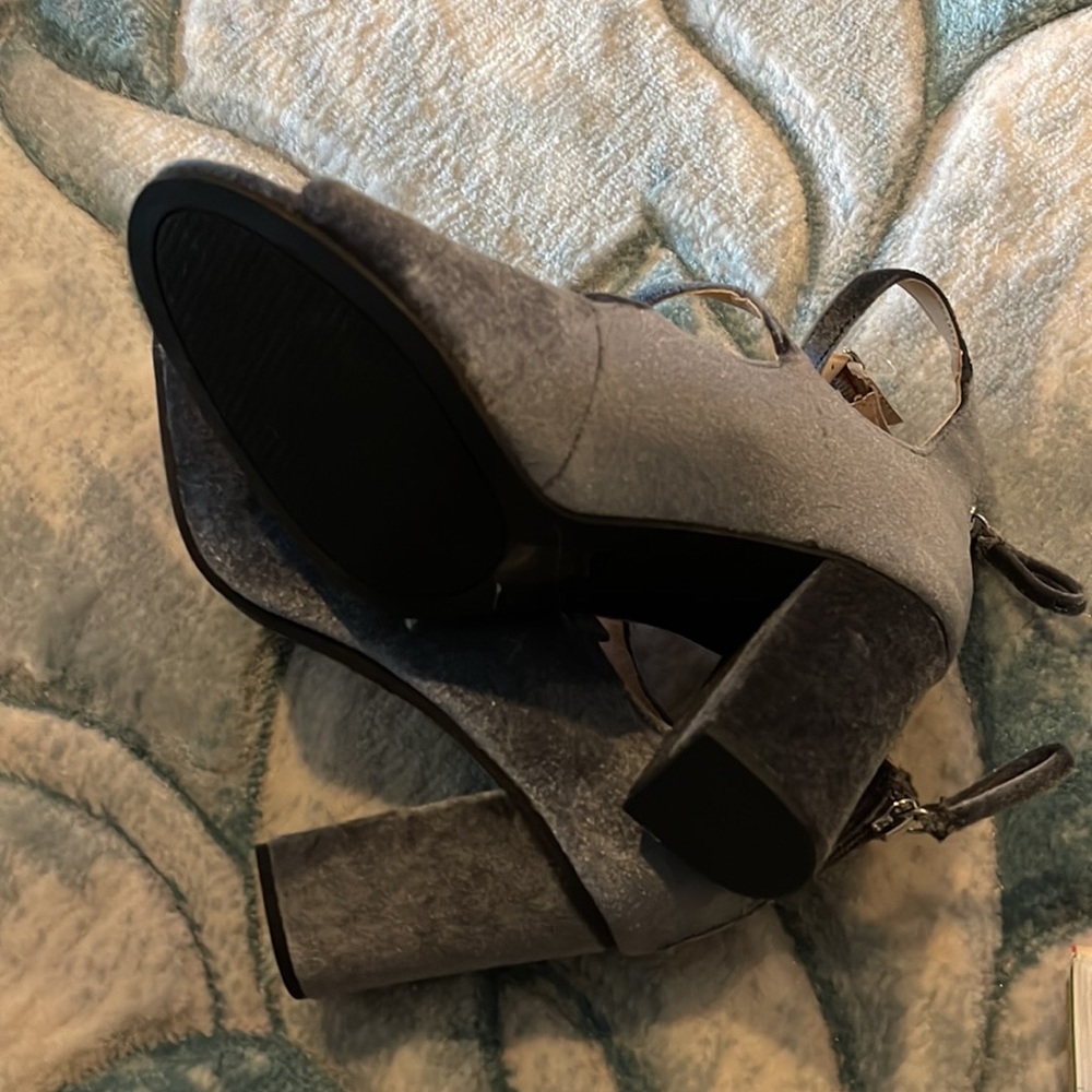 Shoes - Picture 5 of 5